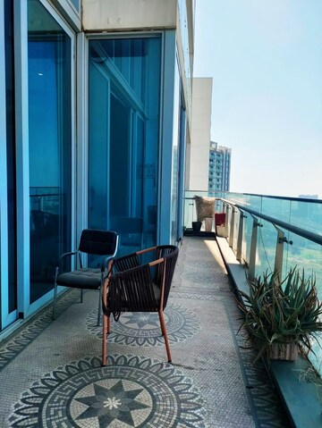 Balcony in 6 BHK Apartment at Oberoi Exquisite Goregaon, Goregaon East – for Sale