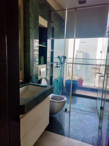 Bathroom in 6 BHK Apartment at Oberoi Exquisite Goregaon, Goregaon East – for Sale