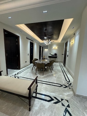 Living Room in 4 BHK Builder Floor at Unitech Arcadia, South City 2 – for Sale