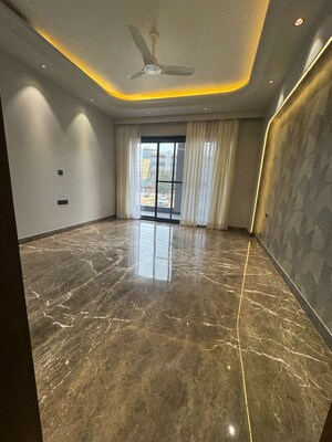 Building Lobby in 4 BHK Builder Floor at Auram Floor, South City 2 – for Sale