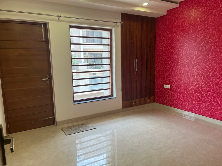 Room, tdi-the-retreat 3 Bedroom 243 Sq.Yd. Builder Floor In Sector 89 Faridabad 8918052