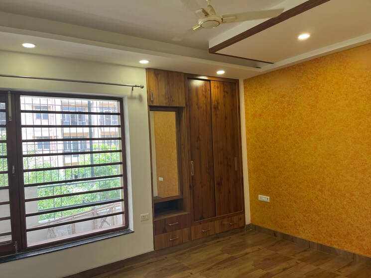 Room, tdi-the-retreat 3 Bedroom 243 Sq.Yd. Builder Floor In Sector 89 Faridabad 8918052