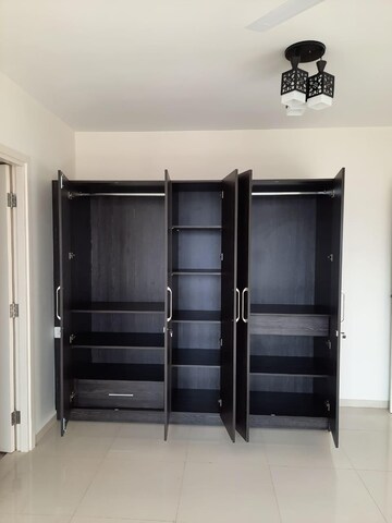 Room in 3 BHK Apartment at Hiranandani Glen Gate, Hebbal – for Rent