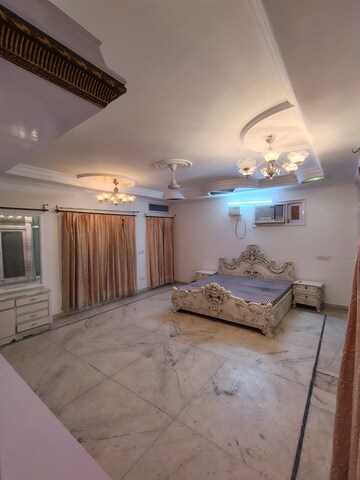 Bedroom in 1 BHK Builder Floor at Sector 34 – for Rent