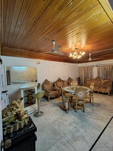 Living Room in 1 BHK Builder Floor at Sector 34 – for Rent