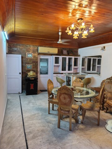 Living Room in 1 BHK Builder Floor at Sector 34 – for Rent