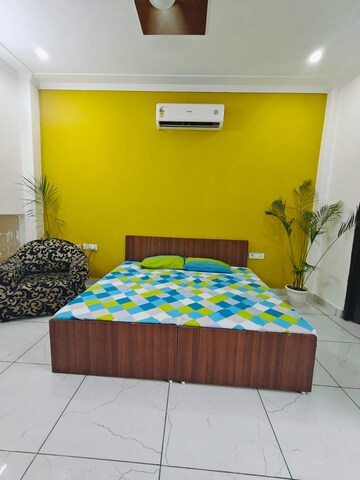 Bedroom in 1.5 BHK Builder Floor at Ansal Sushant Apartments, Sushant Lok I – for Rent