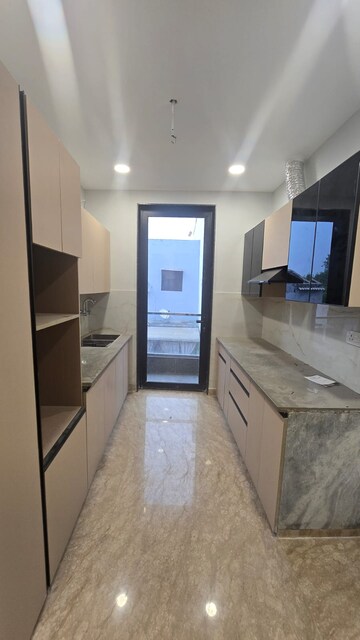 Room in 3 BHK Builder Floor at Rajouri Garden – for Rent