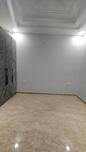 Room in 3 BHK Builder Floor at Rajouri Garden – for Rent