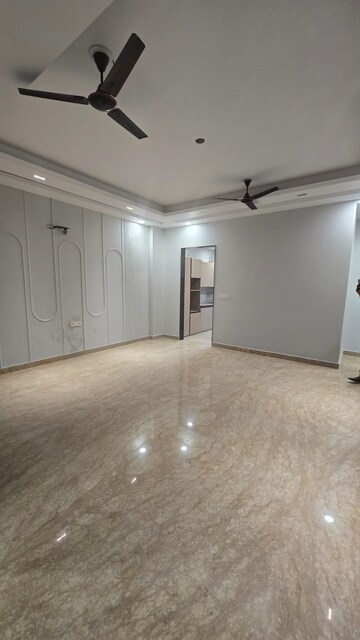 Room in 3 BHK Builder Floor at Rajouri Garden – for Rent