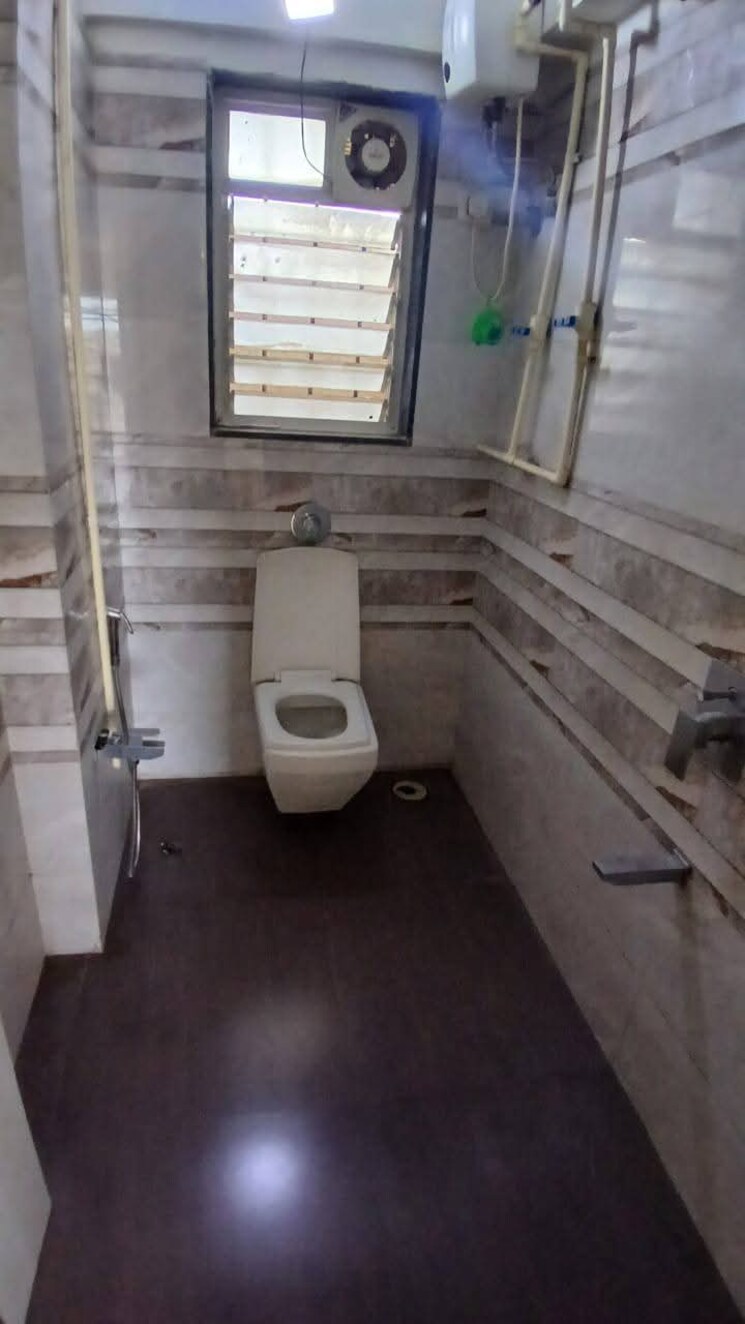 Bathroom, azad nagar 3 Bedroom 990 Sq.Ft. Apartment In Azad Nagar Mumbai 8918132