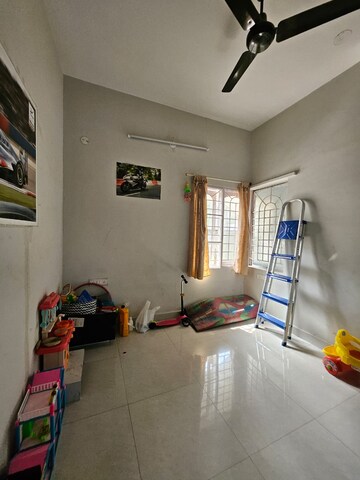 Room in 3 BHK Independent House at Hrbr Layout – for Rent