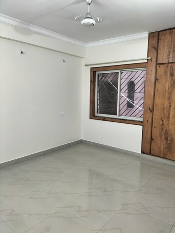 Room in 4 BHK Apartment at Ashok Nagar – for Rent