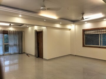 Room in 4 BHK Apartment at Ashok Nagar – for Rent