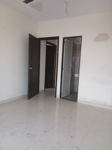 Room in 3.5 BHK Apartment at Lotus Lotus Link Square, Malad West – for Rent