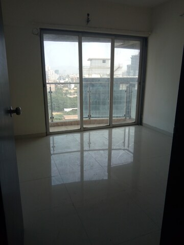 Room in 3.5 BHK Apartment at Lotus Lotus Link Square, Malad West – for Rent