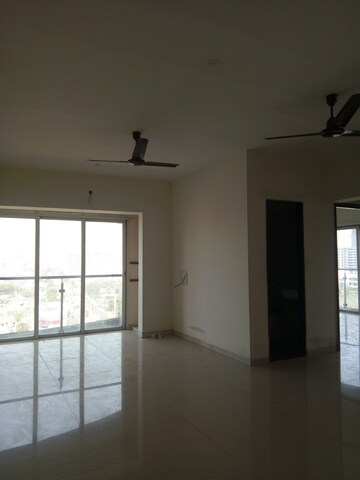 Room in 3.5 BHK Apartment at Lotus Lotus Link Square, Malad West – for Rent