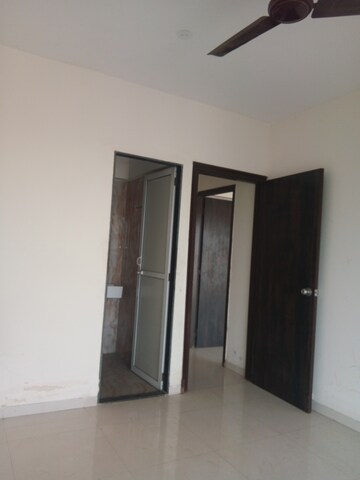 Room in 3.5 BHK Apartment at Lotus Lotus Link Square, Malad West – for Rent