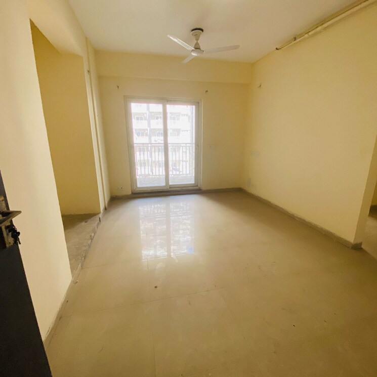 Room, shri-radha-sky-gardens 3 Bedroom 1500 Sq.Ft. Apartment In Bhangel Greater Noida 8918191