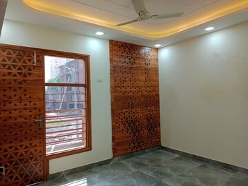 Bedroom in 3 BHK Builder Floor at RPS Palm Drive, Sector 88 – for Sale