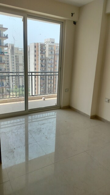 Room in 3 BHK Apartment at ROF Aalayas Phase 2, Sector 102 – for Sale