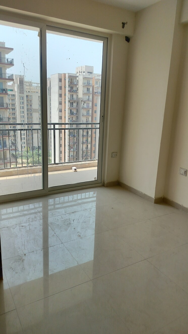Room, rof-aalayas-phase-2 3 Bedroom 864 Sq.Ft. Apartment In Sector 102 Gurgaon 8918381