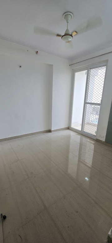 Room in 3 BHK Apartment at Amrapali Riverview, Amrapali Leisure Valley – for Rent