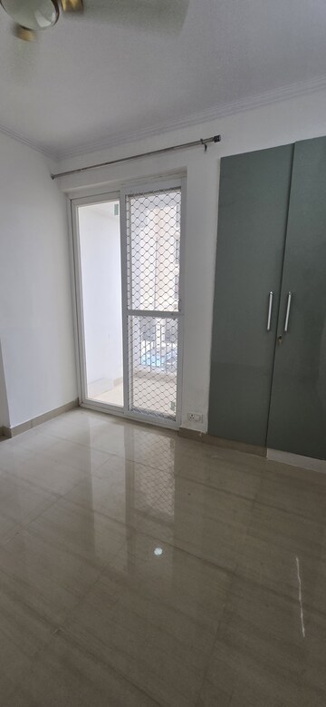 Room in 3 BHK Apartment at Amrapali Riverview, Amrapali Leisure Valley – for Rent