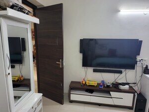 Room in 3 BHK Apartment at Emaar Palm Premier, Sector 77 – for Sale