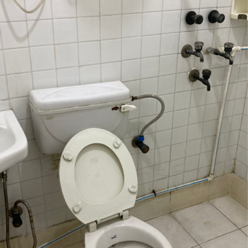 Bathroom in 2.5 BHK Apartment at Park View Apartments Noida, Sector 29 – for Rent