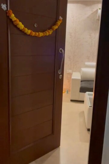 Furnished Amenities in 3 BHK Builder Floor at Auram Floor, South City 2 – for Rent