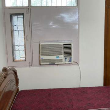 Room in 2.5 BHK Apartment at Park View Apartments Noida, Sector 29 – for Rent