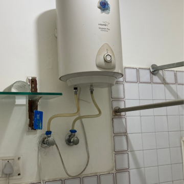 Bathroom in 2.5 BHK Apartment at Park View Apartments Noida, Sector 29 – for Rent