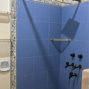 Bathroom in 2.5 BHK Apartment at Park View Apartments Noida, Sector 29 – for Rent