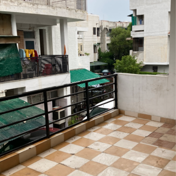 Balcony in 2.5 BHK Apartment at Park View Apartments Noida, Sector 29 – for Rent