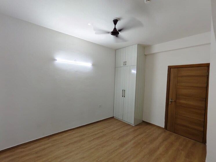 Room, tulip-yellow 3 Bedroom 1704 Sq.Ft. Apartment In Sector 69 Gurgaon 8918303