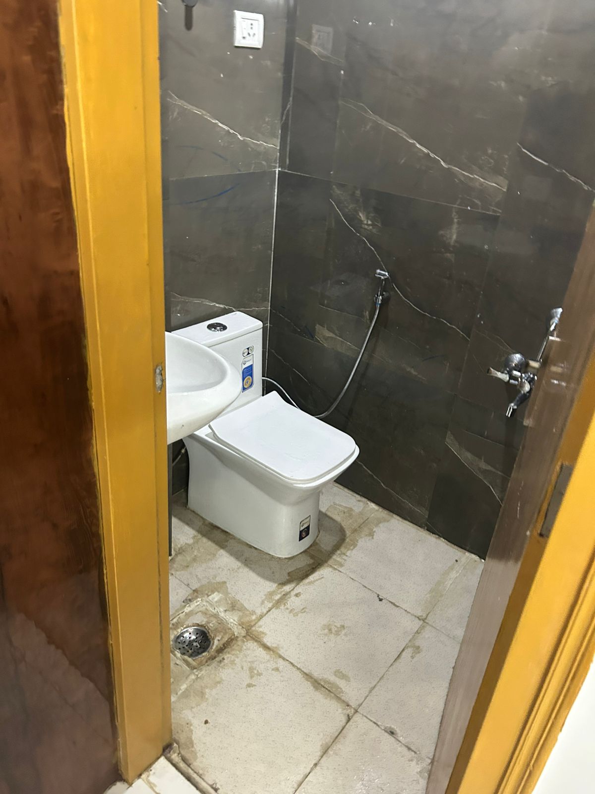 1 BHK + Extra Room Builder Floor For Rent in Saket