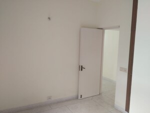 Room in 2.5 BHK Builder Floor at Unitech Arcadia, South City 2 – for Sale