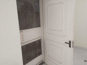 Bathroom in 2.5 BHK Builder Floor at Unitech Arcadia, South City 2 – for Sale