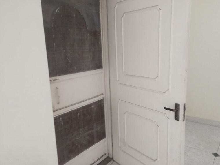 Bathroom, unitech-arcadia 2.5 Bedroom 1200 Sq.Ft. Builder Floor In South City 2 Gurgaon 8918305