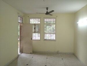 Room in 2.5 BHK Builder Floor at Unitech Arcadia, South City 2 – for Sale