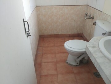 Bathroom in 2.5 BHK Builder Floor at Unitech Arcadia, South City 2 – for Sale