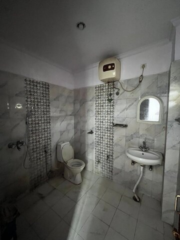 Bathroom in 3 BHK Apartment at Niralanagar – for Rent