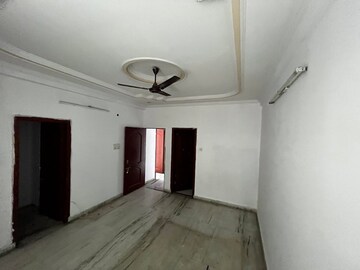 Room in 3 BHK Apartment at Niralanagar – for Rent