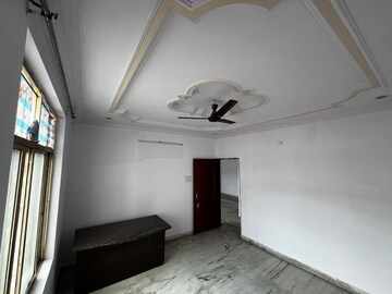Room in 3 BHK Apartment at Niralanagar – for Rent