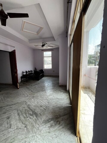 Living Room in 3 BHK Apartment at Niralanagar – for Rent