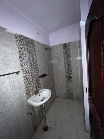 Bathroom in 3 BHK Apartment at Niralanagar – for Rent