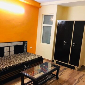 Living Room in 1.5 BHK Builder Floor at DLF Pink Town House, Dlf City Phase 3 – for Rent