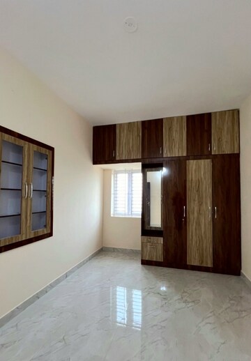 Room in 3 BHK Apartment at Pooja Building, Dadar West – for Sale