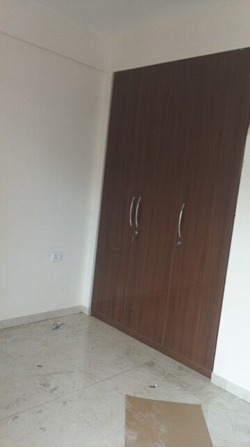 Furnished Amenities in 2.5 BHK Builder Floor at Smart World Gems, Sector 89 – for Rent